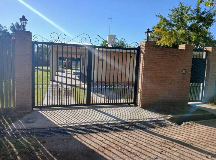 Casa · 160m² · 8 Ambientes · 4 Cocheras