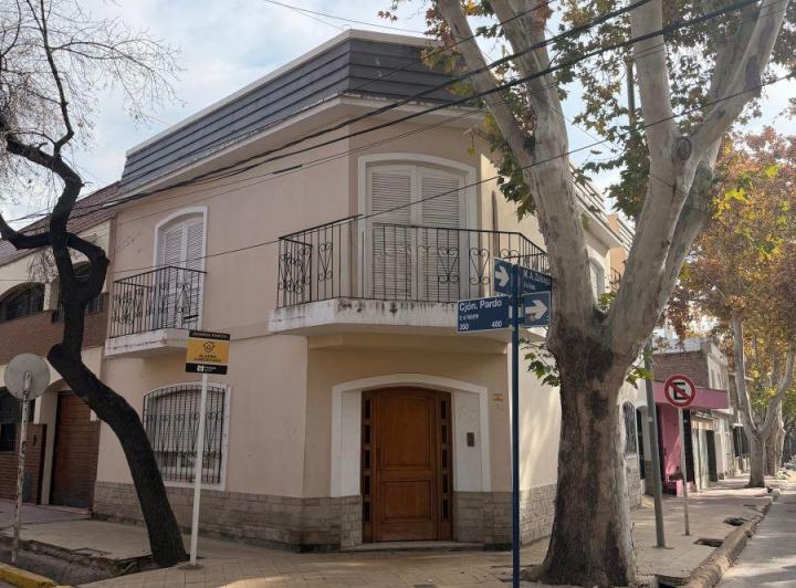 Casa · 178m² · 6 Ambientes · 1 Cochera