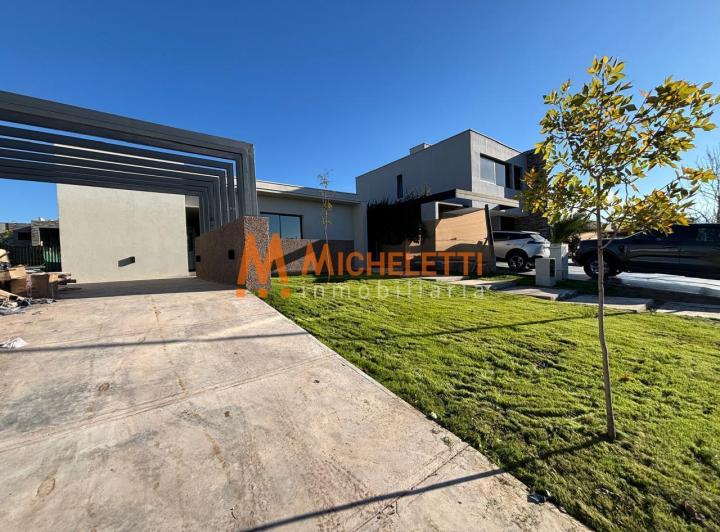 Casa · 500m² · 5 Ambientes · 2 Cocheras