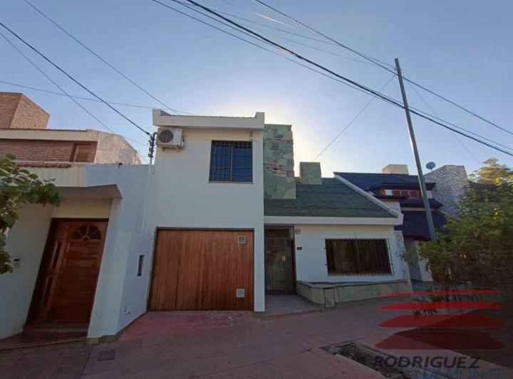 Casa · 188m² · 6 Ambientes · 1 Cochera