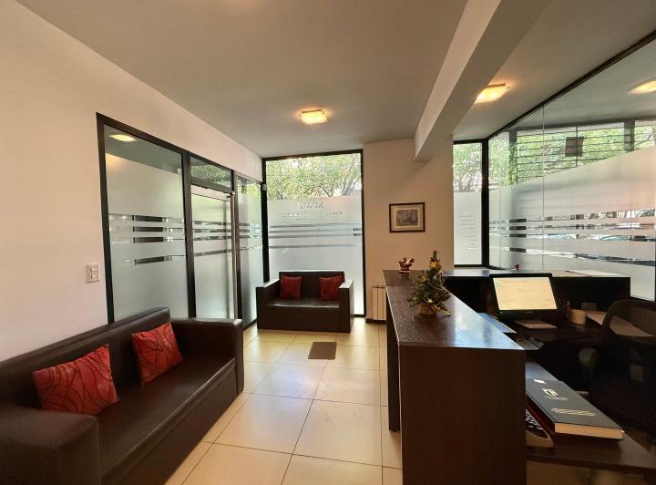 Oficina comercial · 220m² · 8 Ambientes · 2 Cocheras