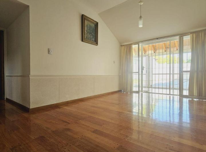 Casa · 176m² · 10 Ambientes · 2 Cocheras