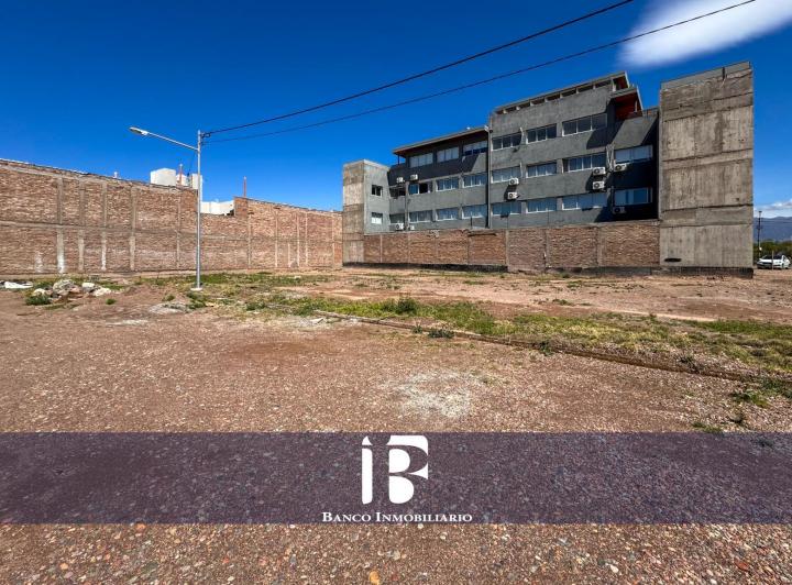 Terreno · 698m²