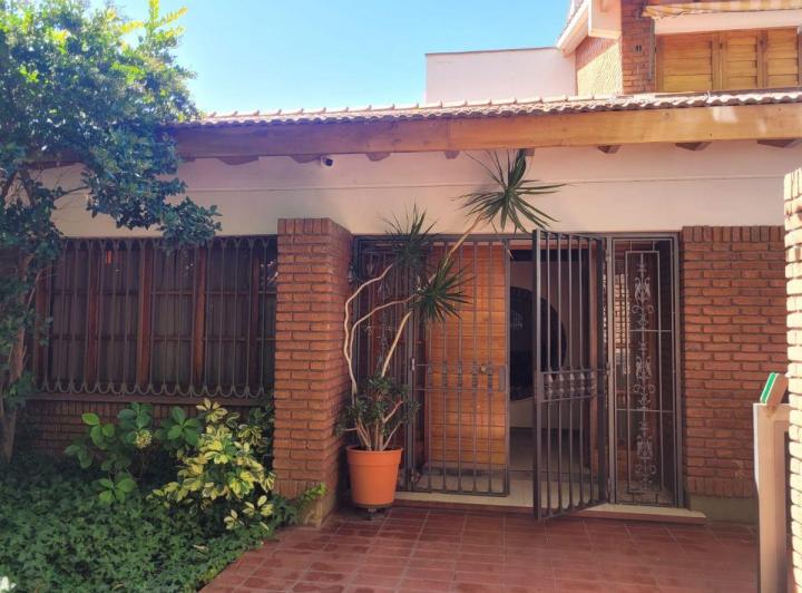 Casa · 265m² · 6 Ambientes · 3 Cocheras