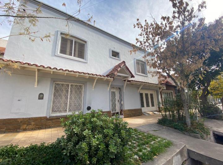Casa · 130m² · 5 Ambientes · 1 Cochera