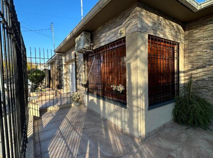 Casa · 165m² · 3 Dormitorios · 1 Cochera
