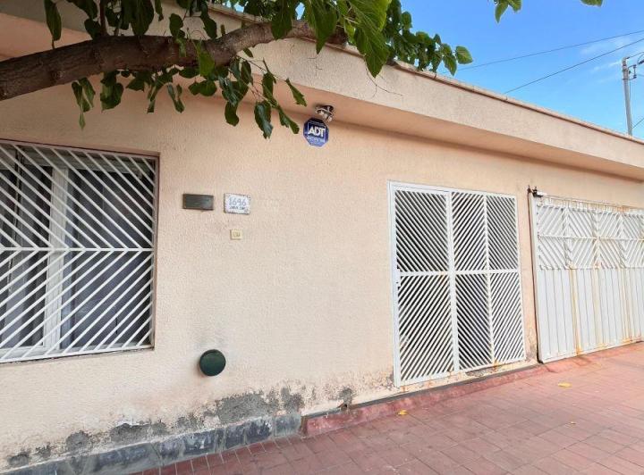Casa · 170m² · 4 Ambientes · 1 Cochera