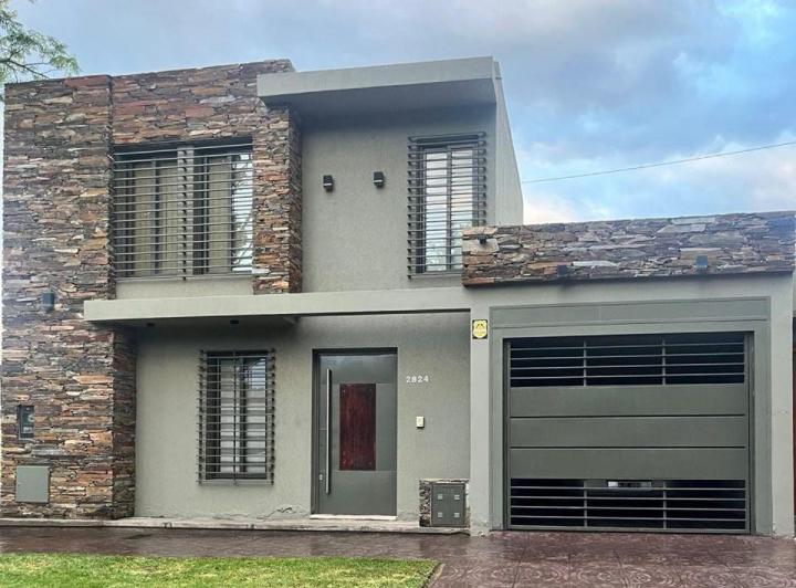 Casa · 180m² · 7 Ambientes · 1 Cochera