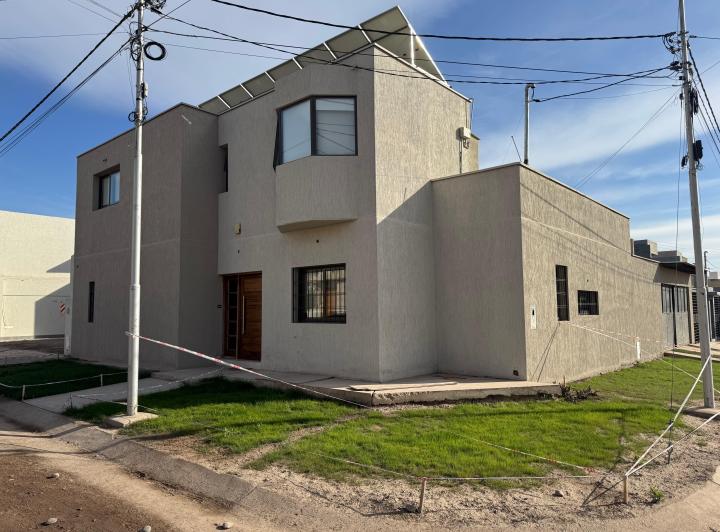 Casa · 195m² · 6 Ambientes · 2 Cocheras