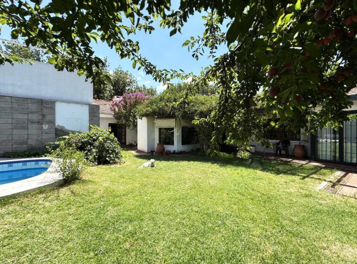 Casa · 220m² · 7 Ambientes · 2 Cocheras