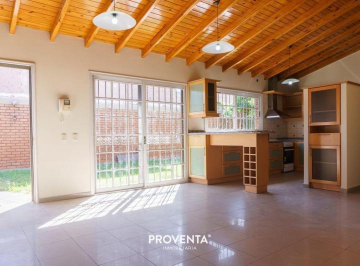 Casa · 260ha · 6 Ambientes · 2 Cocheras