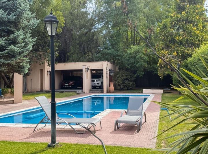 Casa · 228m² · 4 Ambientes · 2 Cocheras