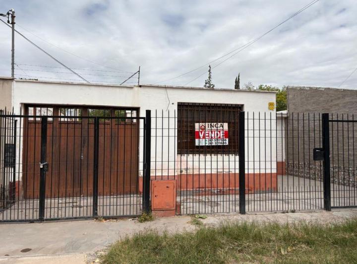 Casa · 140m² · 4 Ambientes · 3 Cocheras