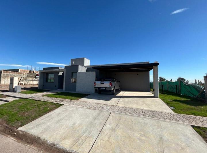 Casa · 216m² · 5 Ambientes · 2 Cocheras