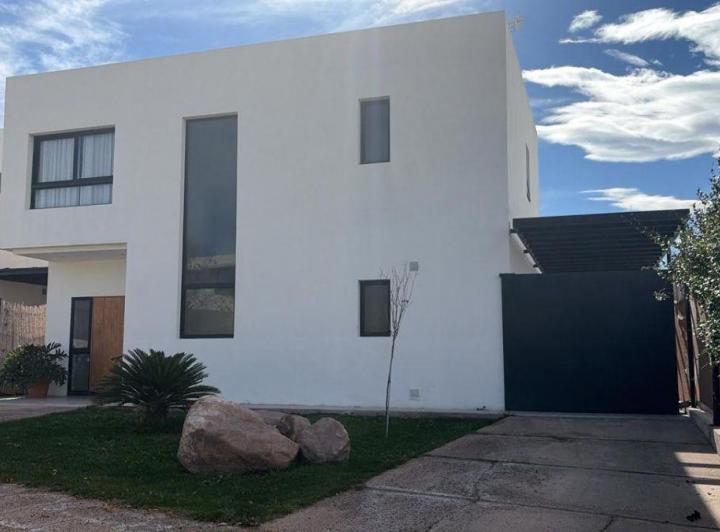 Casa · 150m² · 11 Ambientes · 1 Cochera