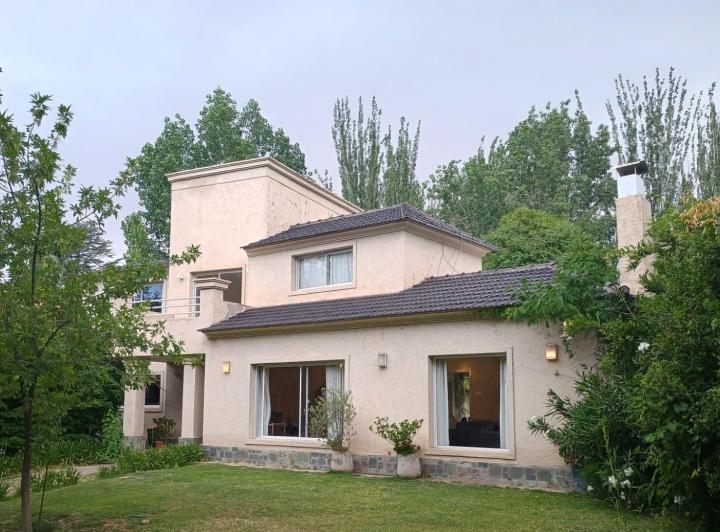 Casa · 383m² · 10 Ambientes · 2 Cocheras