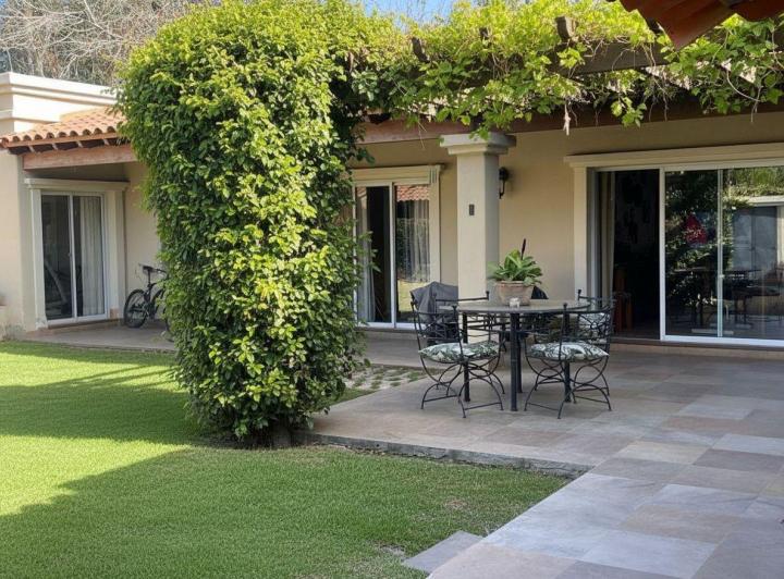 Casa · 296m² · 7 Ambientes · 3 Cocheras