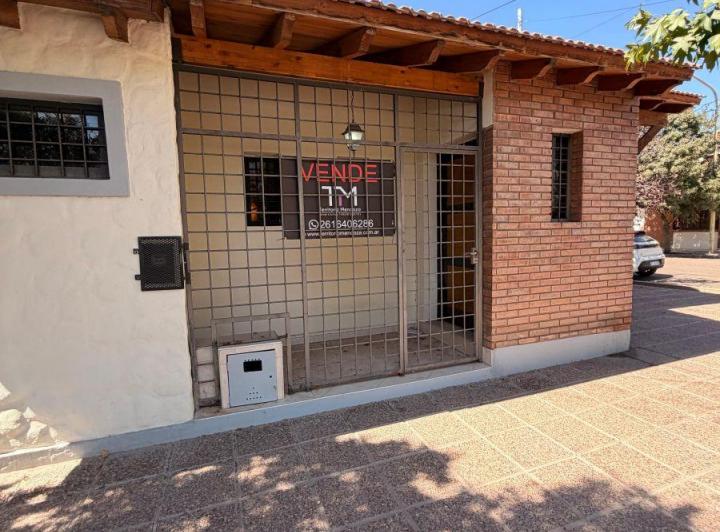 Casa · 230m² · 10 Ambientes · 2 Cocheras