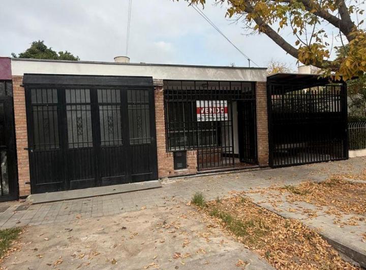 Casa · 120m² · 6 Ambientes · 2 Cocheras