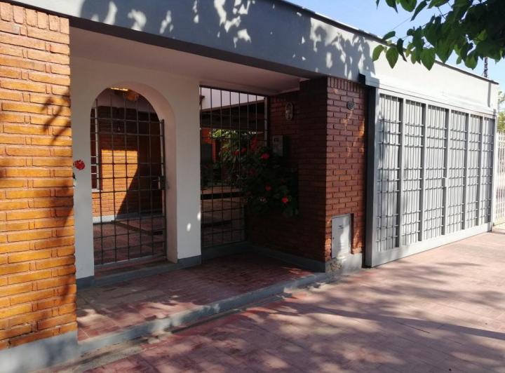 Casa · 320m² · 5 Ambientes · 2 Cocheras