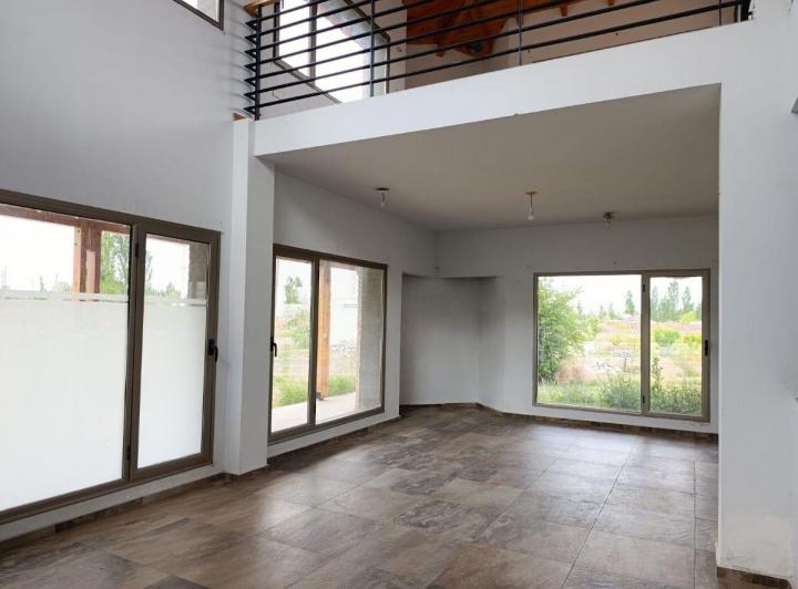 Casa · 527m² · 9 Ambientes · 1 Cochera