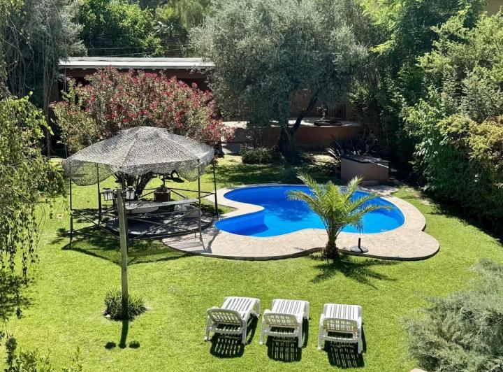 Casa · 400m² · 7 Ambientes · 4 Cocheras