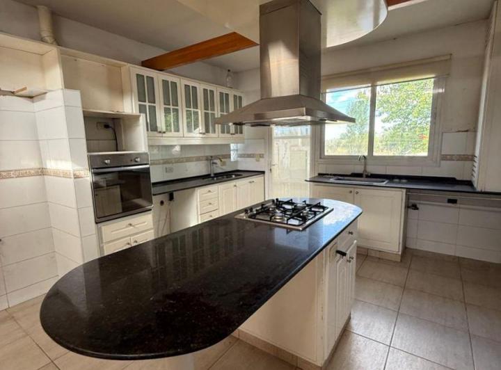 Casa · 377m² · 7 Ambientes · 2 Cocheras