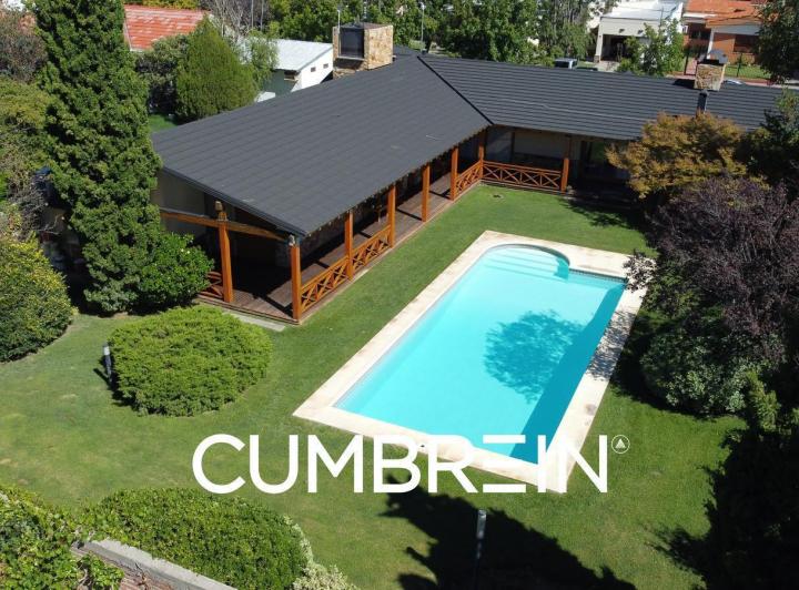 Casa · 328m² · 4 Dormitorios · 3 Cocheras