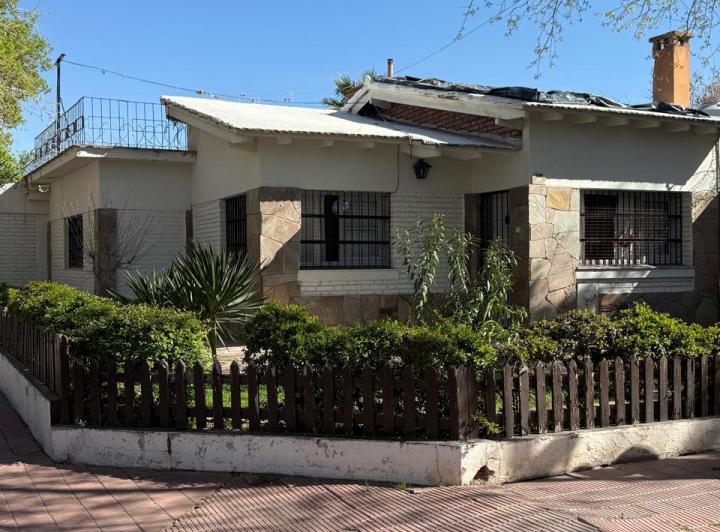 Casa · 120m² · 6 Ambientes · 1 Cochera