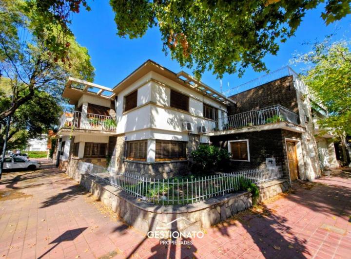 Casa · 202m² · 5 Ambientes · 1 Cochera