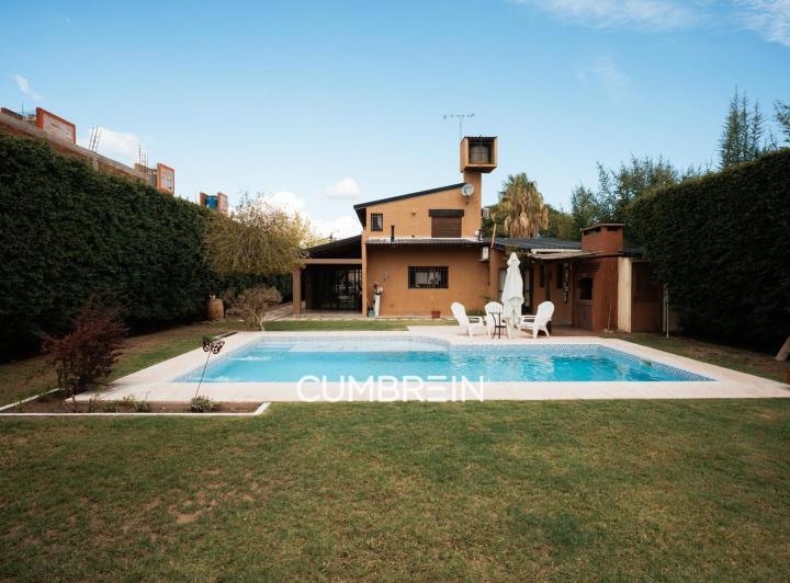 Casa · 267m² · 4 Dormitorios · 3 Cocheras
