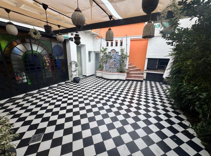 Local comercial · 200m² · 6 Ambientes