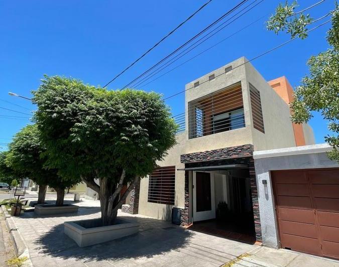 Casa · 180m² · 6 Ambientes · 1 Cochera