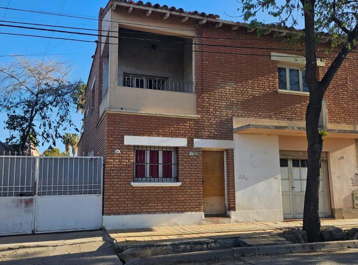 Casa · 250m² · 9 Ambientes · 3 Cocheras
