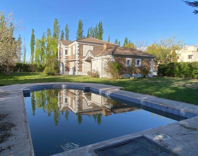 Casa · 343m² · 6 Ambientes · 2 Cocheras