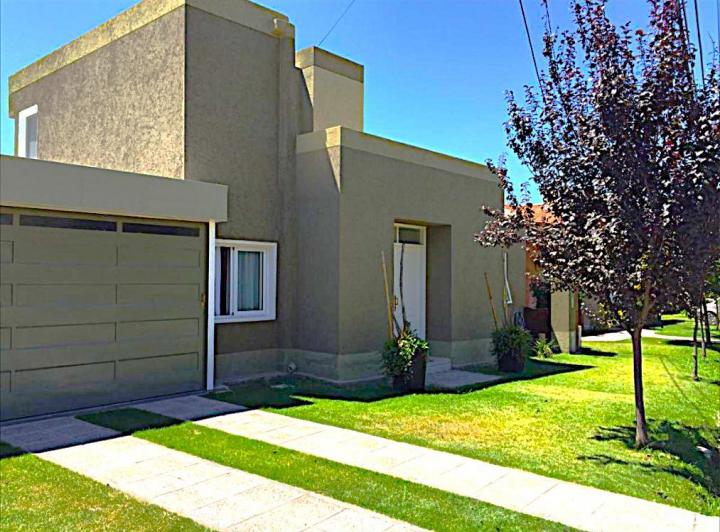 Casa · 290m² · 5 Ambientes · 3 Cocheras