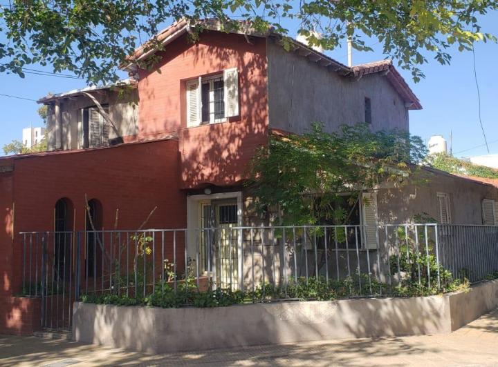 Casa · 193m² · 8 Ambientes · 2 Cocheras