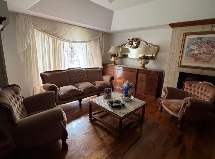 Casa · 356m² · 6 Ambientes · 3 Cocheras