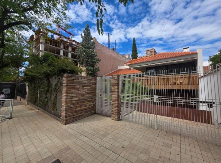 Casa · 553m² · 10 Ambientes · 5 Cocheras