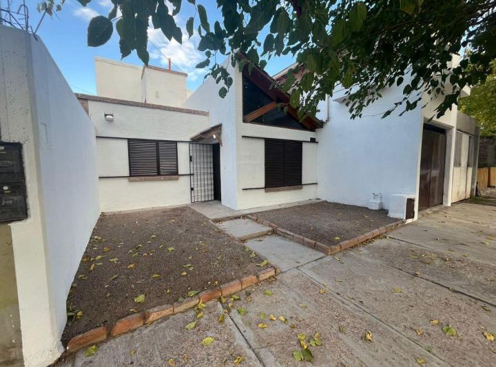 Casa · 157m² · 6 Ambientes · 3 Cocheras