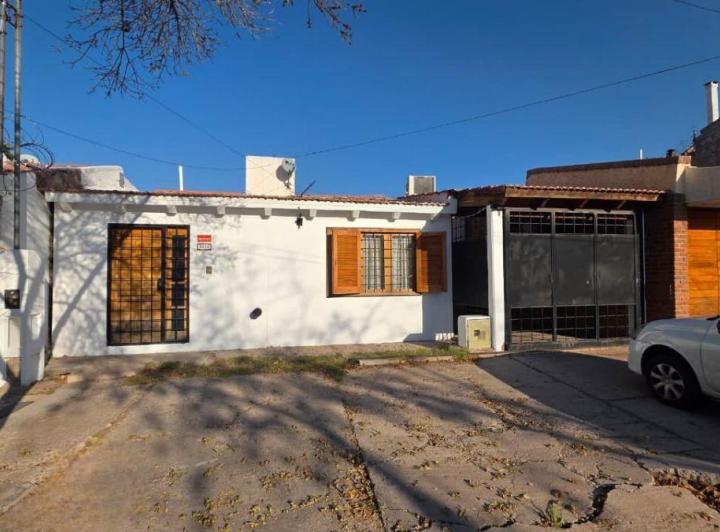 Casa · 160m² · 5 Ambientes · 1 Cochera