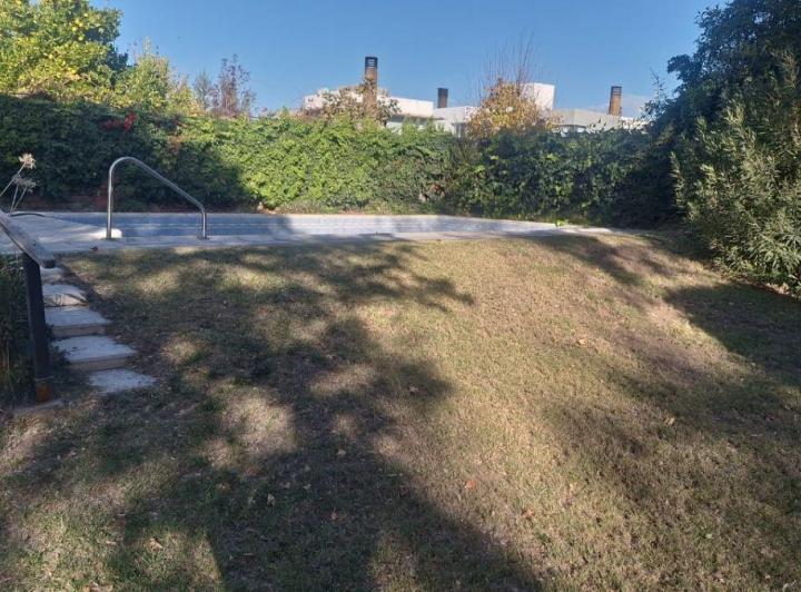Casa · 246m² · 6 Ambientes · 1 Cochera
