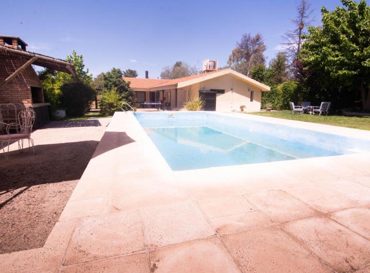 Casa · 384m² · 7 Ambientes · 2 Cocheras