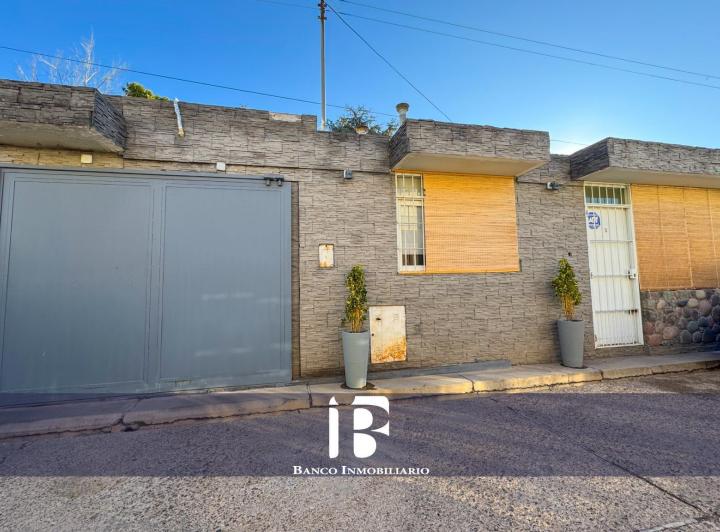 Casa · 90m² · 5 Ambientes · 1 Cochera