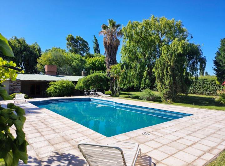 Casa · 220m² · 6 Ambientes