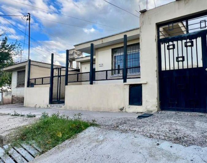 Casa · 65m² · 6 Ambientes · 3 Cocheras