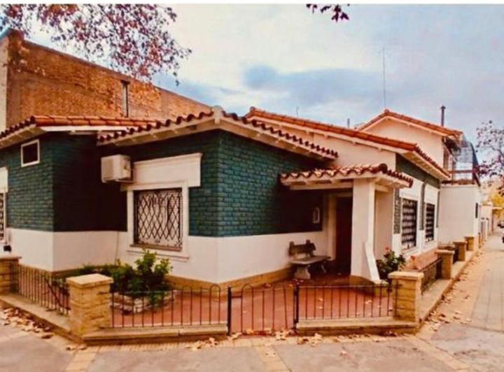 Casa · 243m² · 3 Ambientes · 2 Cocheras
