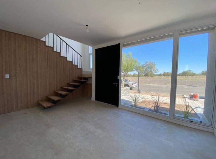 Casa · 178m² · 5 Ambientes · 1 Cochera