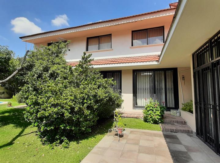 Casa · 488m² · 7 Ambientes · 6 Cocheras