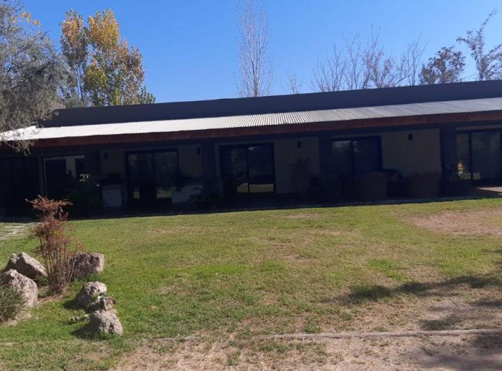 Casa · 700m² · 6 Ambientes · 2 Cocheras